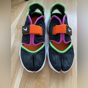 Nike Aqua Rift 'Black Fire Pink'